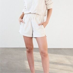 NWT AYR “staycation” corduroy shorts in “Tahitian vanilla” color